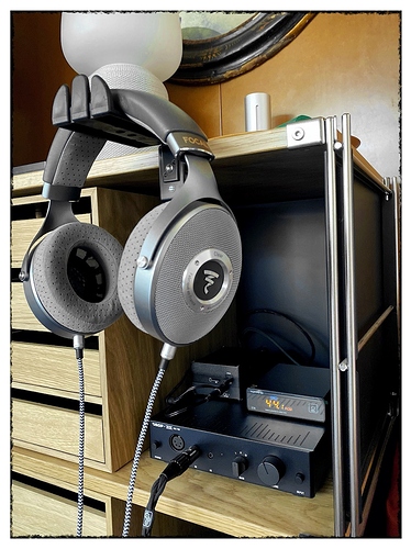 200625 Headphones system II