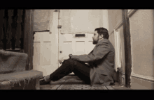 kyriakos-georgiou-waiting